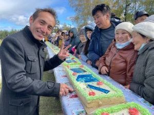 25-метровый торт для 25-летия Нюрбы