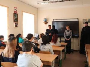 Лекции по профилактике суицида и членовредительства проведены в следственном изоляторе