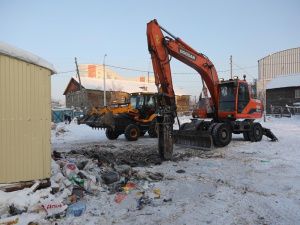 Владимир Федоров проверил санитарное состояние 17 квартала в Якутске