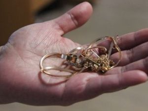 В Якутске сосед обворовал пенсионерку