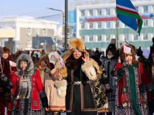 В Якутске 1300 человек прошли по городу в национальных костюмах
