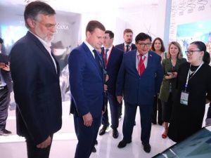 ВЭФ-2023: Министр РФ по развитию Дальнего Востока Алексей Чекунков высоко оценил павильон Якутии на форуме