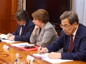 Айсен Николаев поставил задачи перед членами правительства и руководством администрации