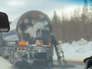 Экологический кошмар: Крупная авария на трассе