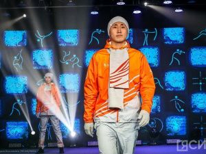 Очертания крыла стерха нанесли на экипировку участников эстафеты огня VIII игр «Дети Азии»