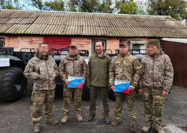 Айсен Николаев передал новые вездеходы бойцам из Якутии в зону проведения специальной военной операции