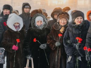 В Якутске возложили цветы в честь города-героя Ленинграда