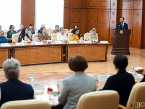 В преддверии Международного женского дня в Якутии наградили многодетных матерей