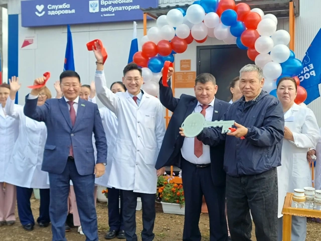 В селе Тойбохой Сунтарского района открыли новую модульную амбулаторию в рамках нацпроекта 