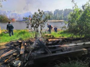 В Якутске спасатели спасли дом от пожара