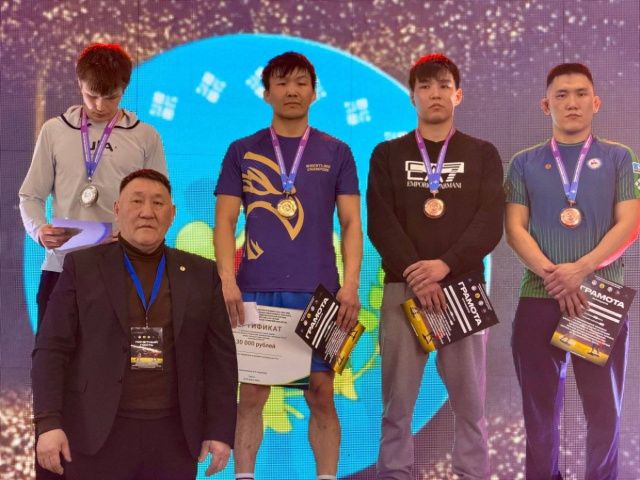 Два инцидента на чемпионате Якутии по вольной борьбе: дисквалификация и скандал на пьедестале