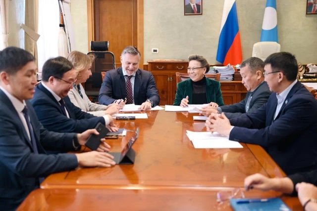 Председатель Правительства Якутии провел встречу с депутатом Госдумы РФ Галиной Данчиковой