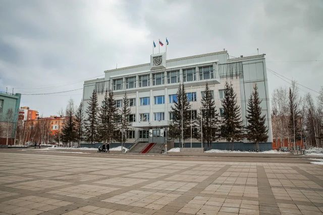 Глава Якутии работает в Мирнинском районе   