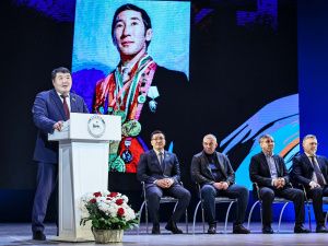 В Якутске состоялось торжественное собрание общественности в честь 75-летия со дня рождения Романа Михайловича Дмитриева