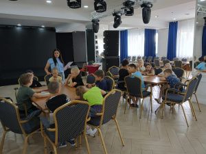 На базе Культурного центра АО «АК «ЖДЯ» работает летняя детская площадка