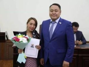 В Якутске строителям в честь профессионального праздника вручили знаки отличия