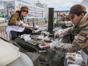 В Якутске «солдатской кашей» угостили тысячу человек