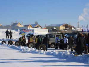 В Магане впервые провели зимние автогонки