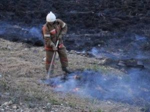 В Якутске трижды за день горела трава