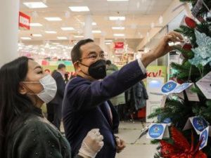 Глава Якутии принял участие в акции «Ёлка добра»