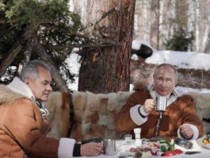 Путин и Шойгу провели выходные в сибирской тайге