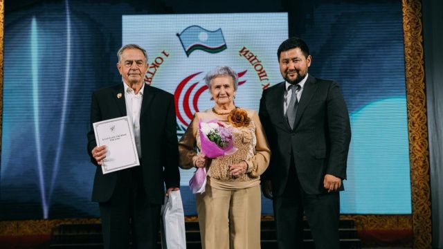 Евгений Григорьев поздравил горожан пожилого возраста