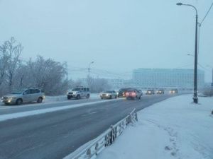 В Якутске автомобилист сбил ребенка, переходившего дорогу в неустановленном месте