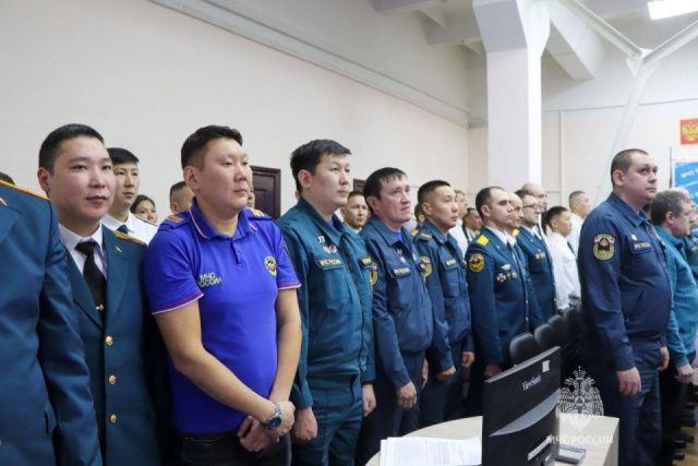 В День спасателя наградили сотрудников МЧС России по Якутии