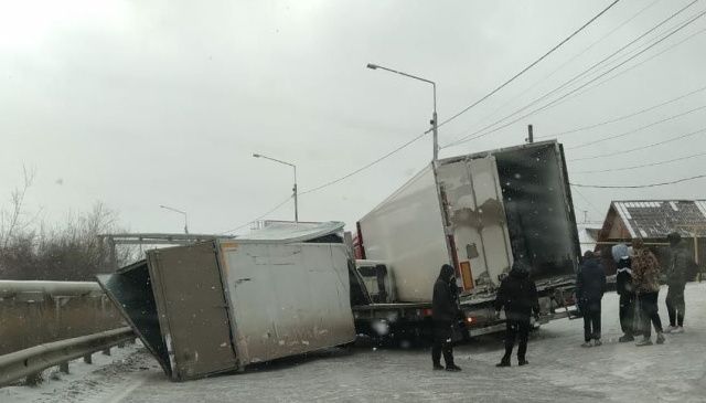 В Якутске перекрыта улица Бестужева-Марлинского из-за массового ДТП