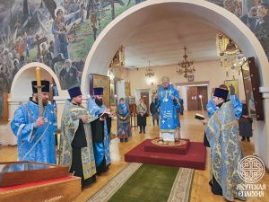 Православные христиане отмечают праздник Покрова Пресвятой Богородицы