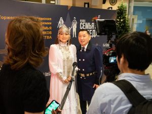 Семья Саниты Ай и Эрхана Николаевых стала лауреатом премии семей участников СВО в Москве