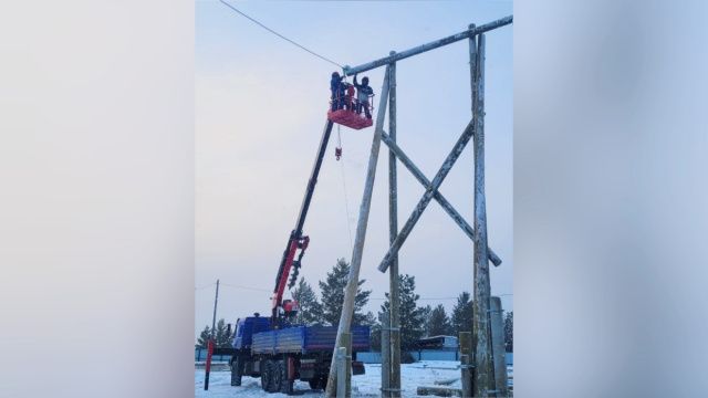 В Якутске энергетики ведут ремонт в районе Сергеляхского шоссе 5-8 км