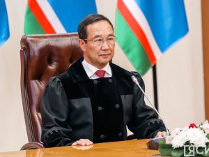 Айсен Николаев вручил стипендии олонхосутам, запевалам осуохая, кузнецам и народным мастерам Якутии