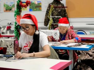 Альберт Семенов посетил гуманитарный штаб «Якутия с тобой!»