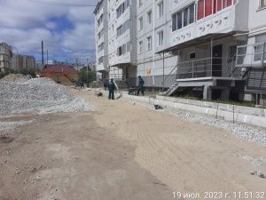Работы по благоустройству дворовых территорий продолжаются в Якутске