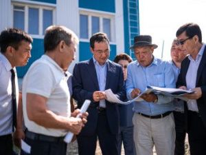 Айсен Николаев проверил строительство социальных объектов в Верхневилюйском районе