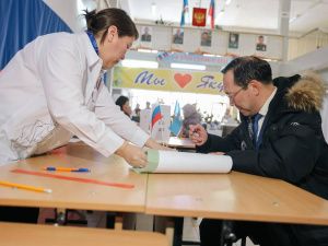 Айсен Николаев проголосовал на выборах Президента РФ