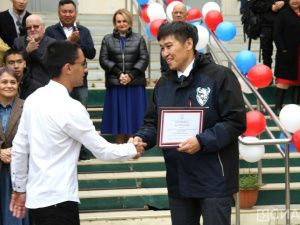 В День знаний лучшим студентам Якутского колледжа связи и энергетики вручили именные стипендии