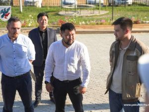 Евгений Григорьев проинспектировал ход работ на объектах в микрорайоне Птицефабрика