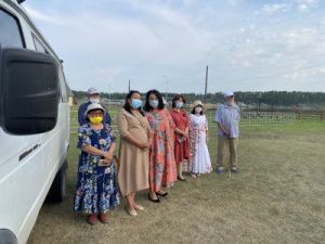 В Чурапчинском улусе вручены ключи от новой автомашины Кытанахской школе-сад