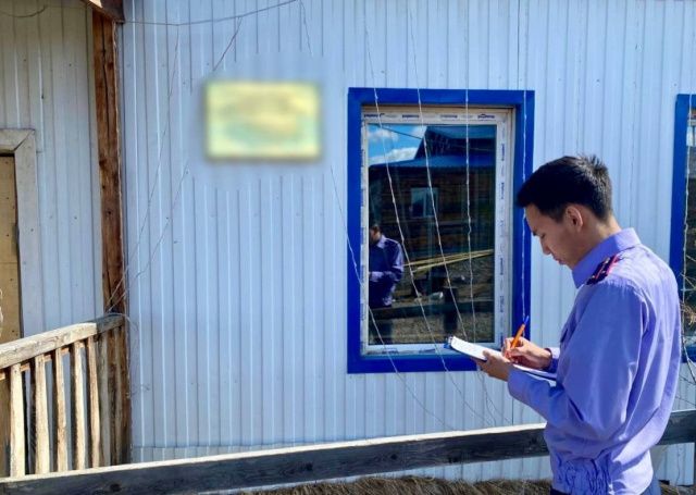 В Якутии чиновник незаконно выписывал премии себе, брату и супруге