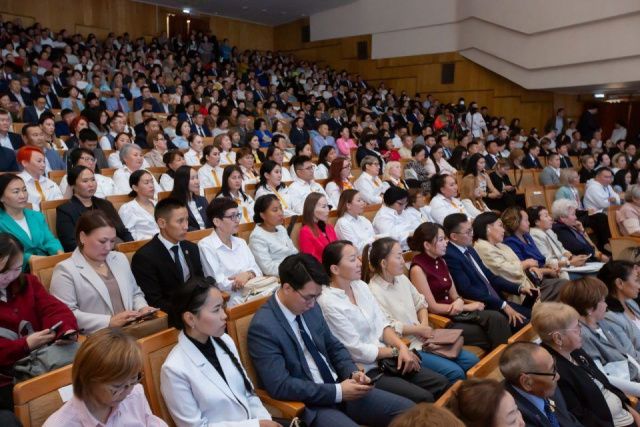 Около шести тысяч работников образования охватило августовское совещание