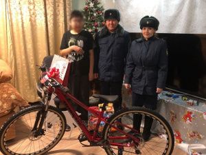 Школьнику из Якутска подарили велосипед