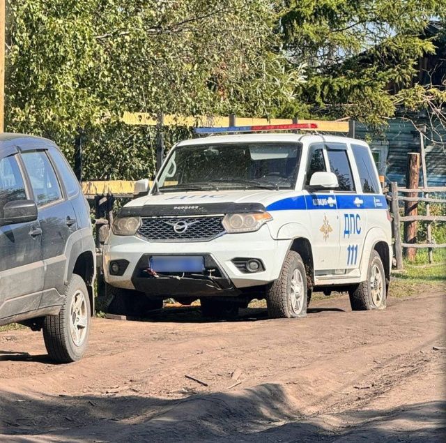 Якутянин ножом повредил колеса полицейской автомашины