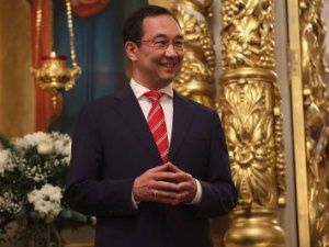 Айсен Николаев посетил праздничное богослужение и поздравил якутян с Рождеством
