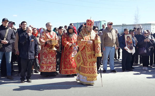 Молитвой и окроплением святой водой освятили Якутск