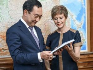 Айсен Николаев встретился с Чрезвычайным и Полномочным Послом Исландии