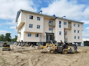 Дом для переселенцев из аварийного жилья введут в эксплуатацию в якутском селе Хочо в октябре