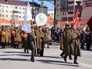 В Якутске прошло торжественное шествие школ, носящих имена героев Великой Отечественной войны «Гордимся славою героев»