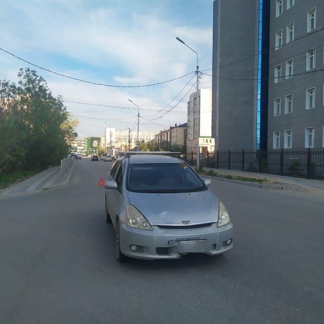 В Якутске мальчик попал под колеса автомобиля